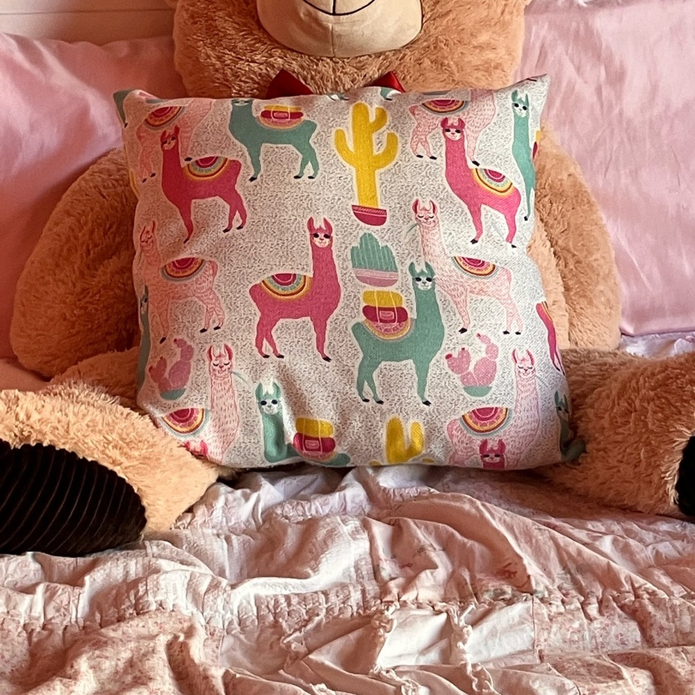 lama, throw pillow